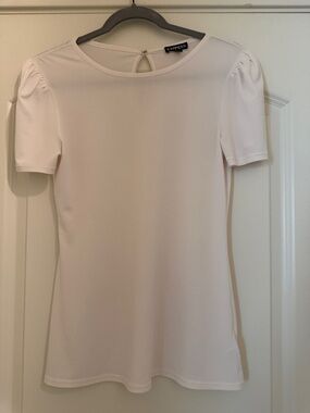 Express Short Sleeve Crewneck Top in off white/Cream. Size M